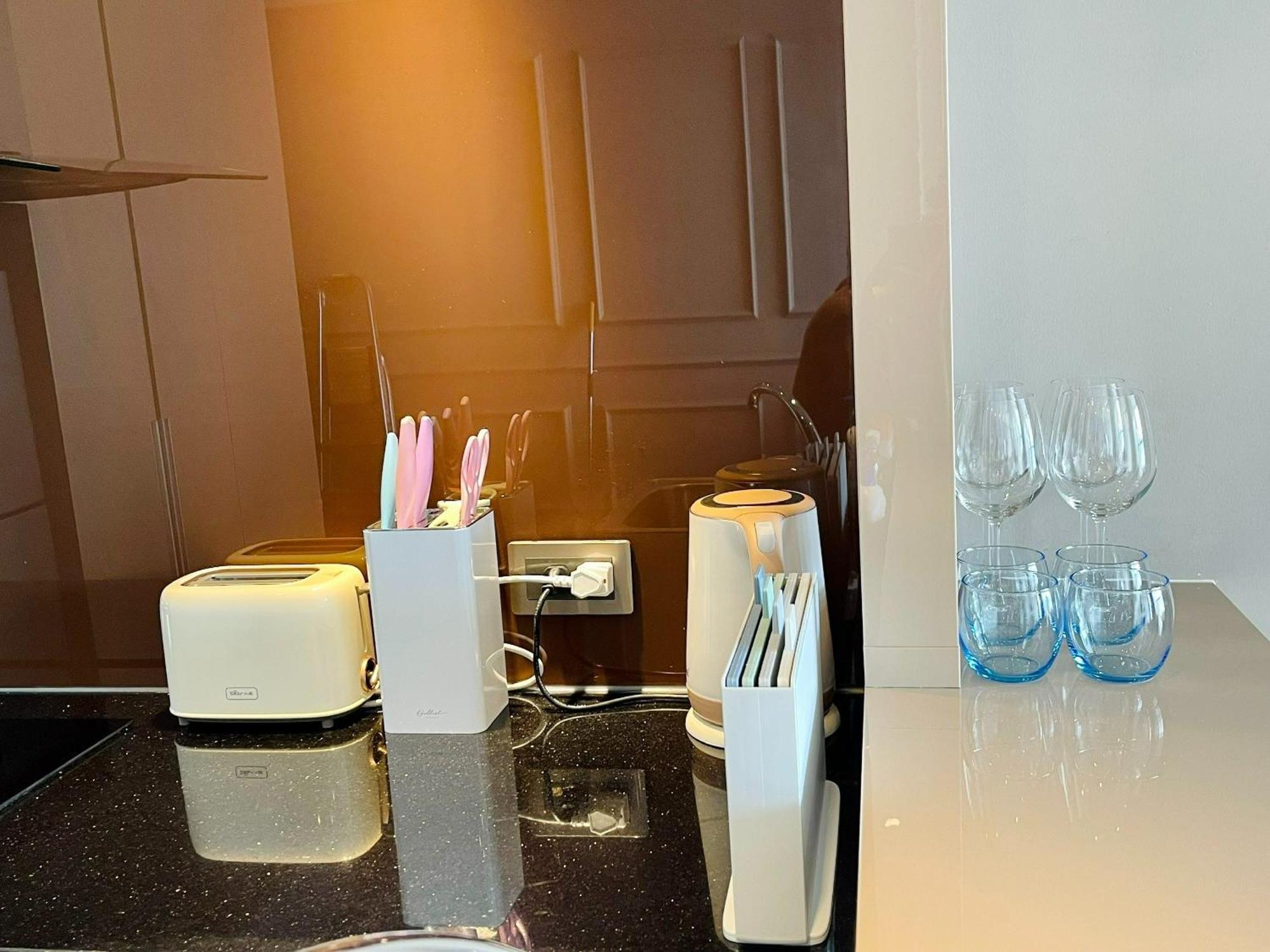 Luxury Apartment - Rooftop Swimming Pool - Beach Front - Hinata Apartment Da Nang Eksteriør billede